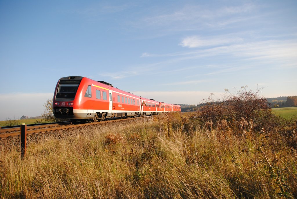 31.10.2010 15:13 DB AG Baureihe 612 471 und 612 598 als RE aus Gera nach Regensburg zwischen den Bahnhfen Reuth (bei Plauen) und Grobau.