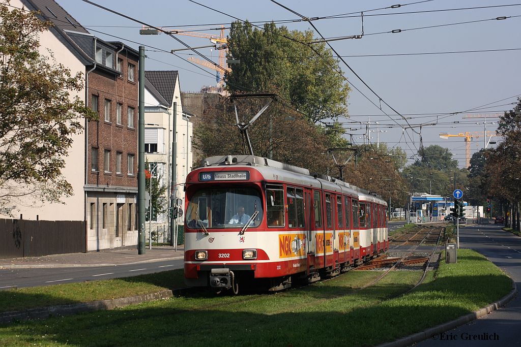 3202 mit 3210 in Dsseldorf am 02.10.11.