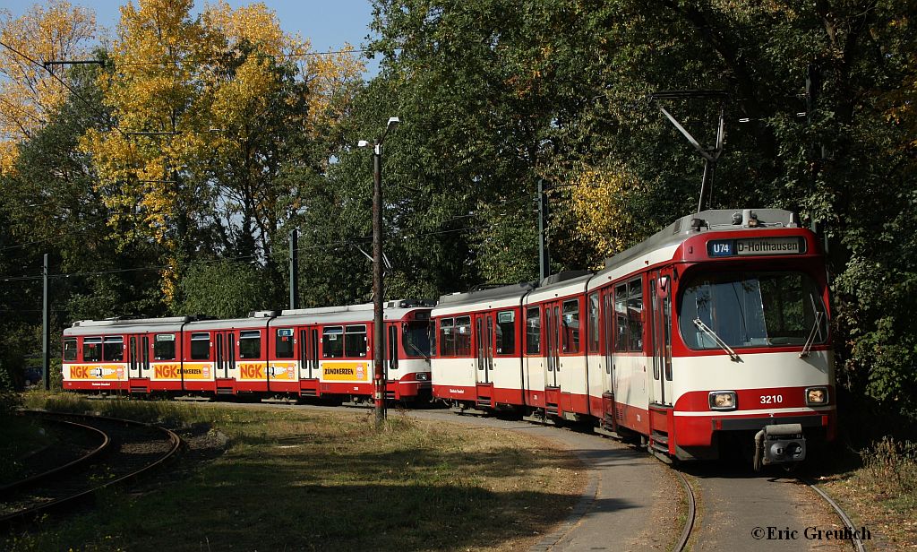 3210 mit 3202 in Dsseldorf am 02.10.11.