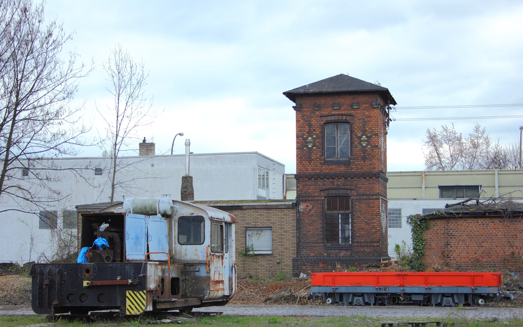 323 607-2 mit einem Graubremse GmbH & Heidelberg Gertewagen in Bonn-Beuel am 10.4.2012 