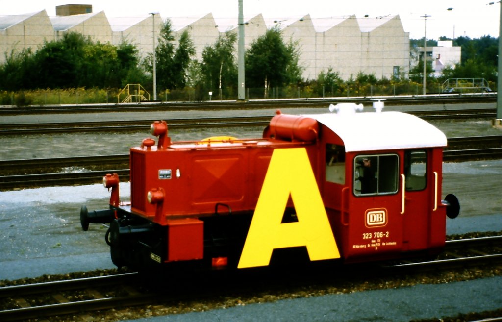 323 706-2 als  Nummerngirl  auf der Fahrzeugparade  Vom Adler bis in die Gegenwart , die im September 1985 an mehreren Wochenenden in Nrnberg-Langwasser zum 150jhrigen Jubilum der Eisenbahn in Deutschland stattgefunden hat.
