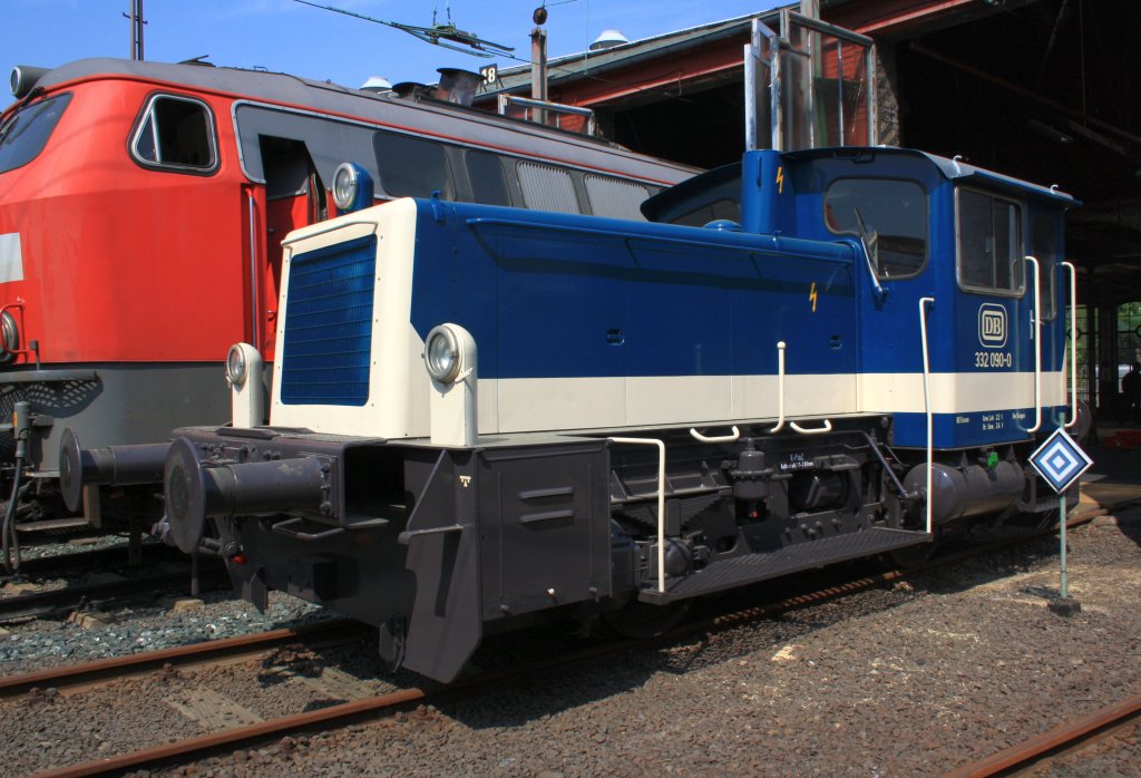 332 090-0 (ex MWB V 249, ex 11 090) am 24.04.2011  im S�dwestf�lische Eisenbahnmuseum in Siegen, wieder neu lackiert in DB Farben. Die Lok wurde von O&K (Fabr.-Nr. 26328) 1963 gebaut. 