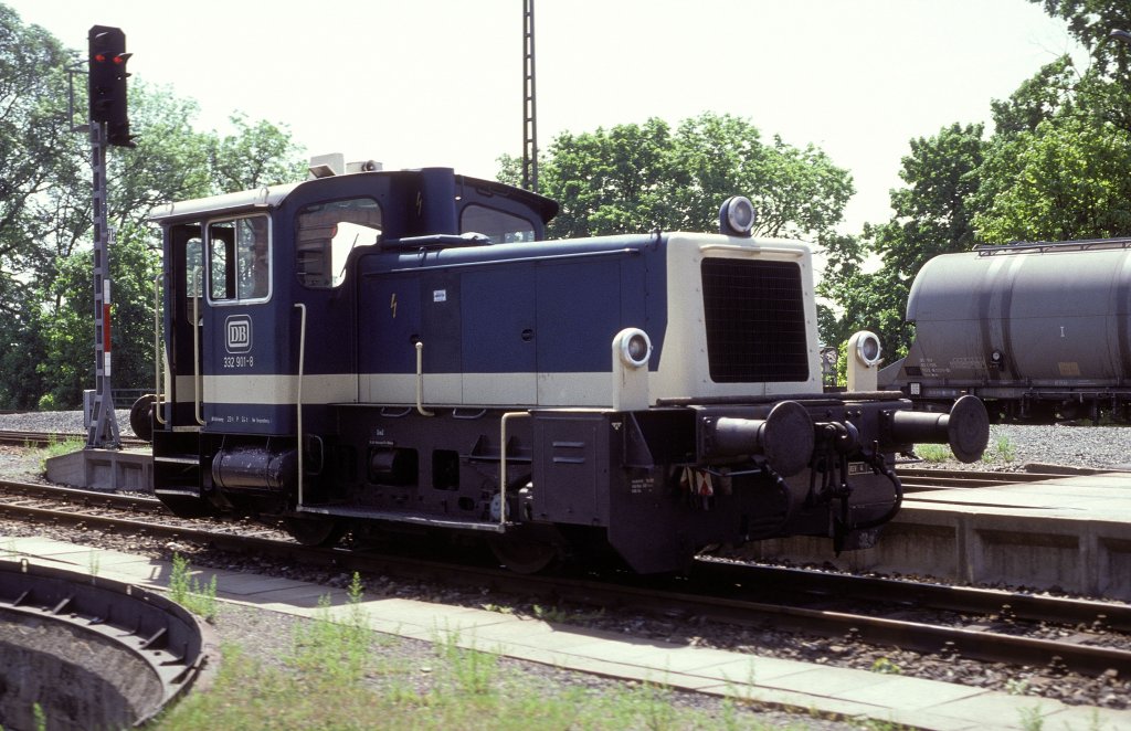 332 901  Cham  25.05.92