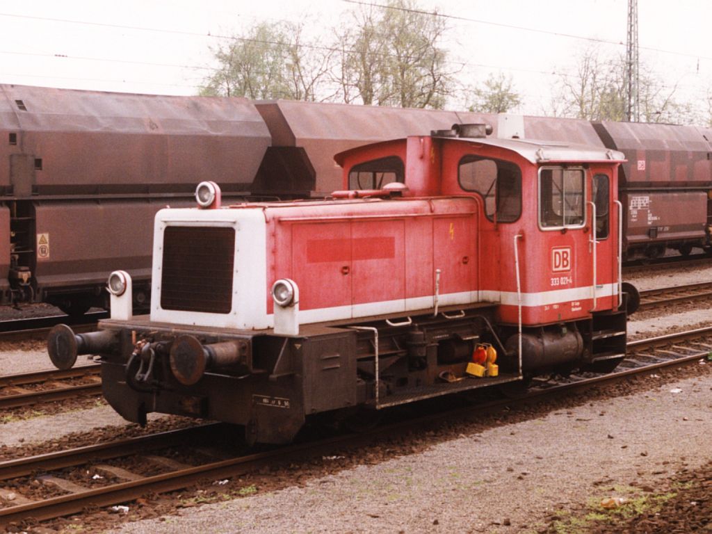 333 021-4 auf Bahnhof Emmerich am 28-4-1998. Bild und scan: Date Jan de Vries.