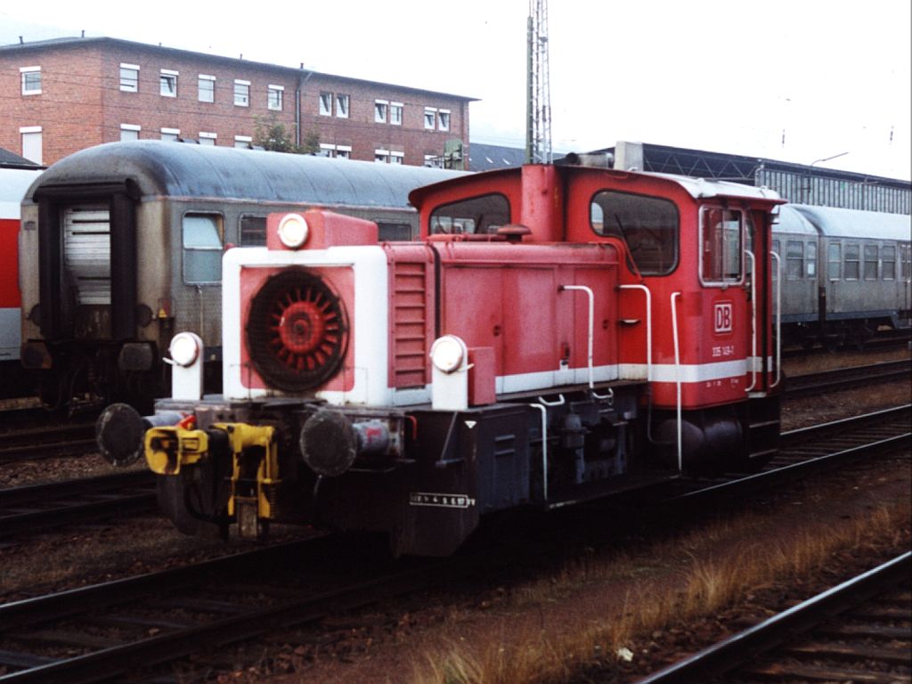 335 149-1 auf Trier Hauptbahnhof am 21-7-2000. Bild und scan: Date Jan de Vries.