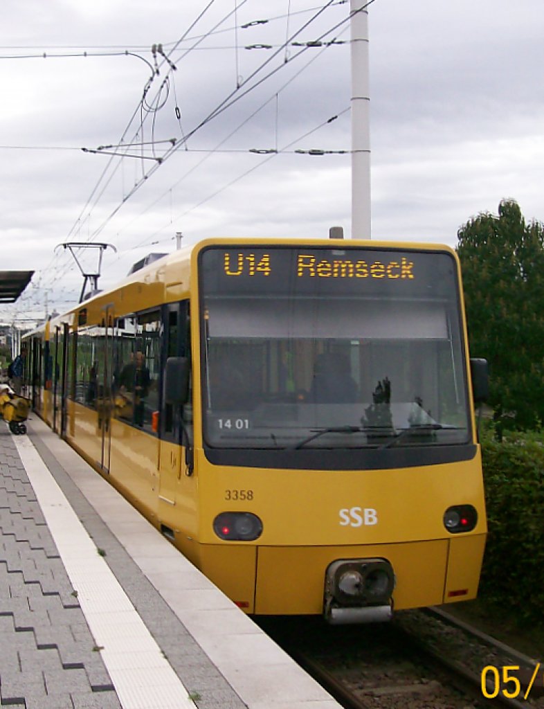 .3357/3358 der SSB (Stuttgarter Straenbahnen AG) als U14 Remseck bei Halt 
bei den Mineralbdern Berg und Leuze in Stuttgart. Stuttgart, 05.09.2011!