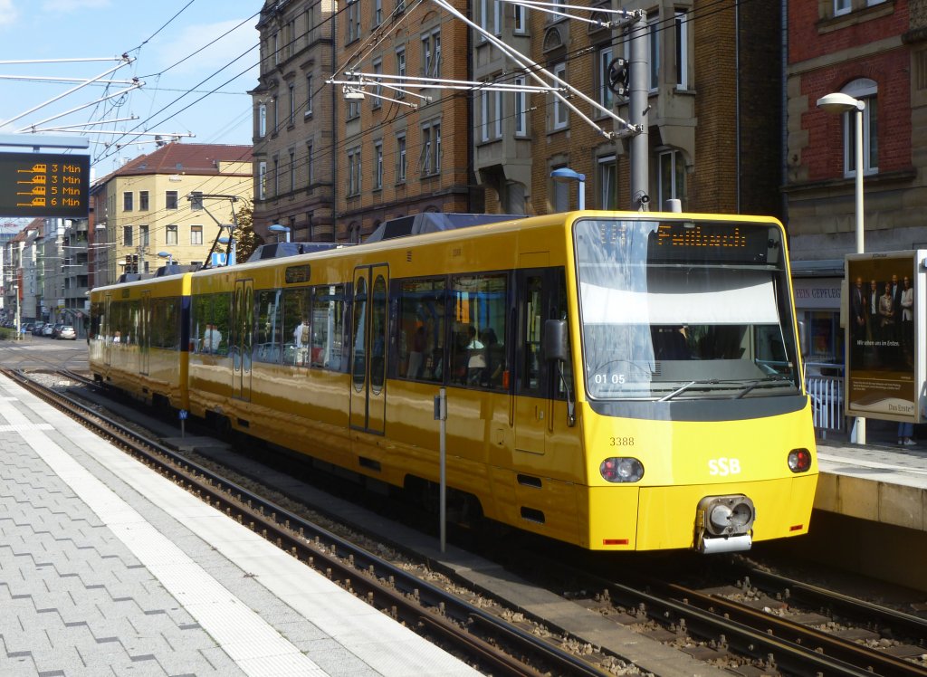 3387/3388 war ebenfalls am 17.9.2011 auf der U1 unterwegs hier h�lt er grad am halt St�ckach.