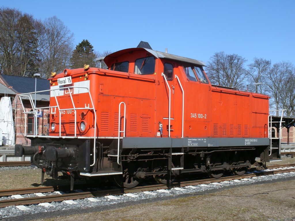 345 100 von der Usedomer Eisenbahn GbR(UEG),am 04.April 2012,wieder zu Besuch in Putbus.