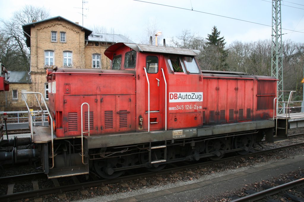 345 124 2 von DB Autozug beim rangieren am 10.12.2011 in Berlin Wannsee