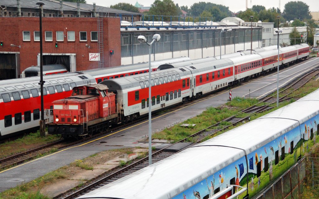 345 124 rangiert am 25.09.10 im Talgo-Werk Berlin an der Warschauer Strae.