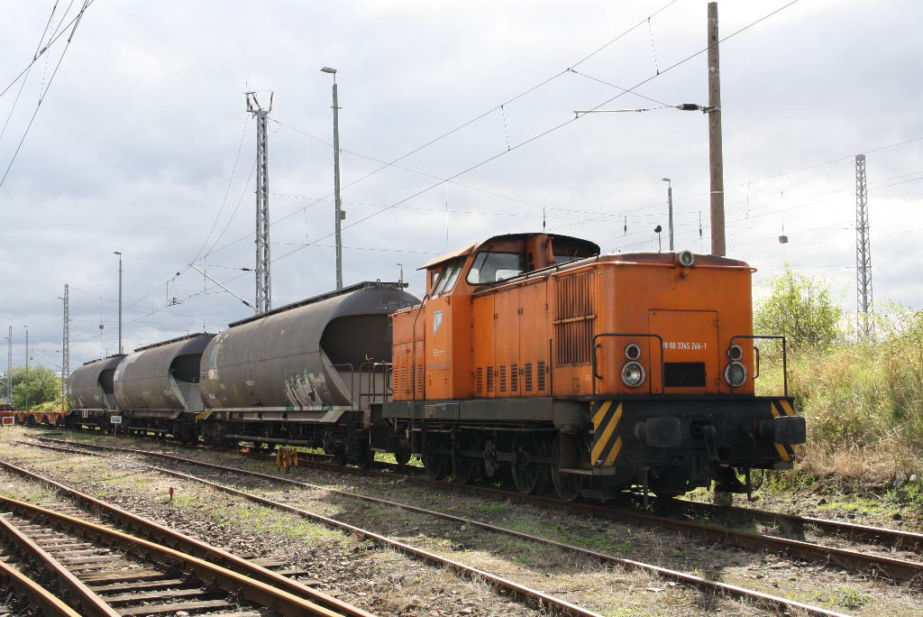 345 266-1 der ITB stand am 26.08.2012 mit Uacs am Hacken in Nordhausen.