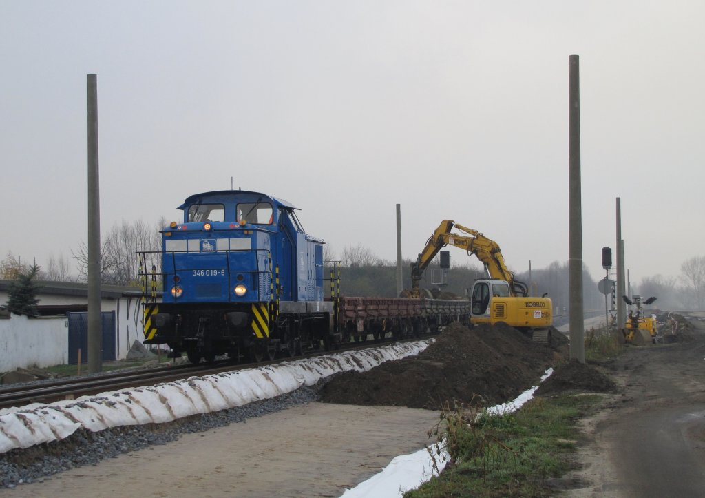 346 019-6 (Revision am 03.11.10) hatte am 21.10.2010 hier auf der Baustelle in Lbbenau/Spreewald dienst. 