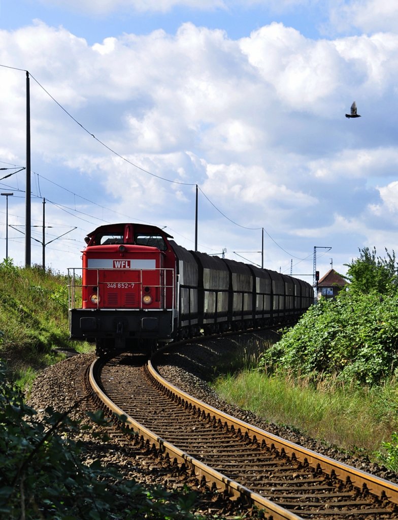 346 852 der WFL bringt den EKO-Gipspendel vom Rgendammbahnhof Stralsund runter zum Stralsunder Stadthafen am 24.08.2020