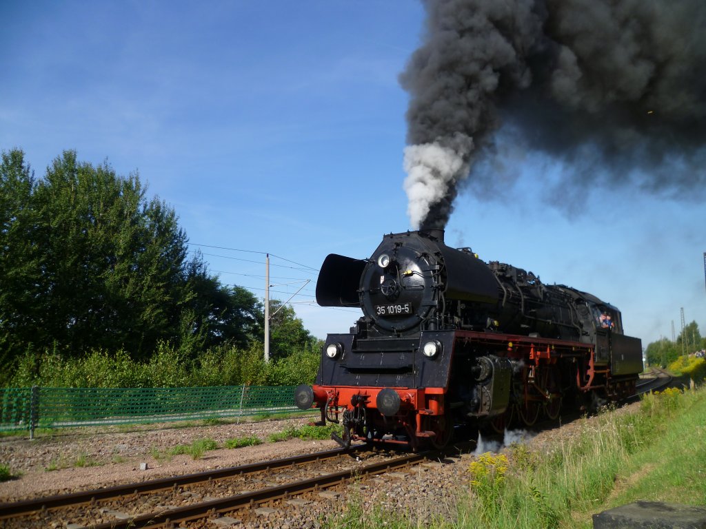 35 1019-5 war am 20.08.11 bei der Lokparade beim 21. Heizhausfest in Chemnitz-Hilbersdorf zusehen. 


