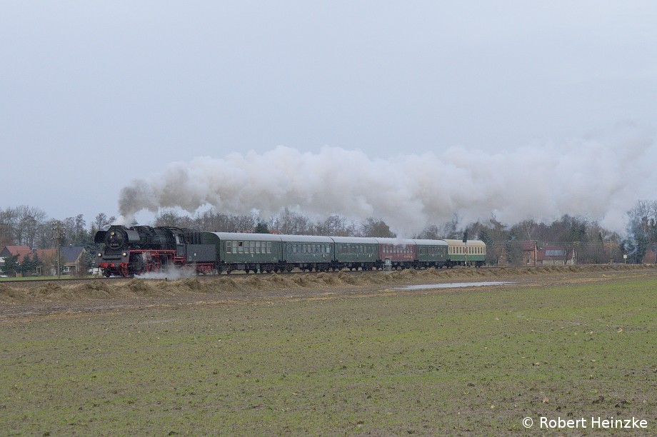 35 1019 mit einem Sonderzug aus Cottbus nach Zittau in Horka am 07.01.2012