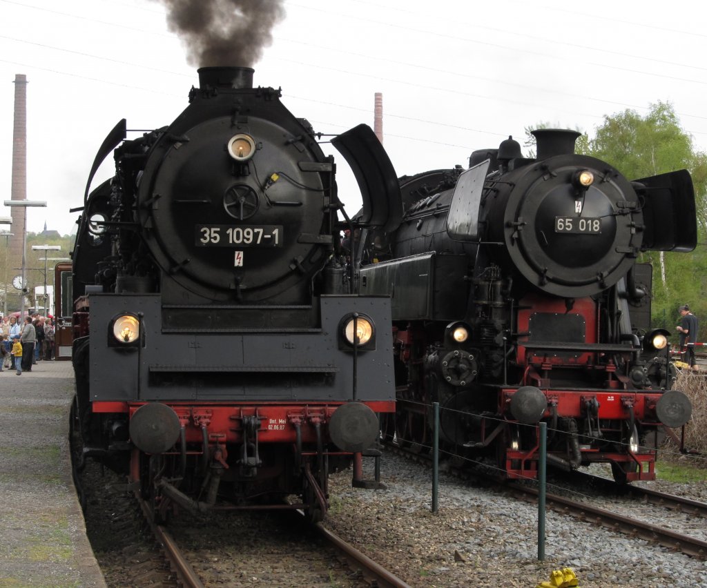 35 1097 und 65 018 am 16.4.2011 im Eisenbahnmuseum Bochum-Dahlhausen.
