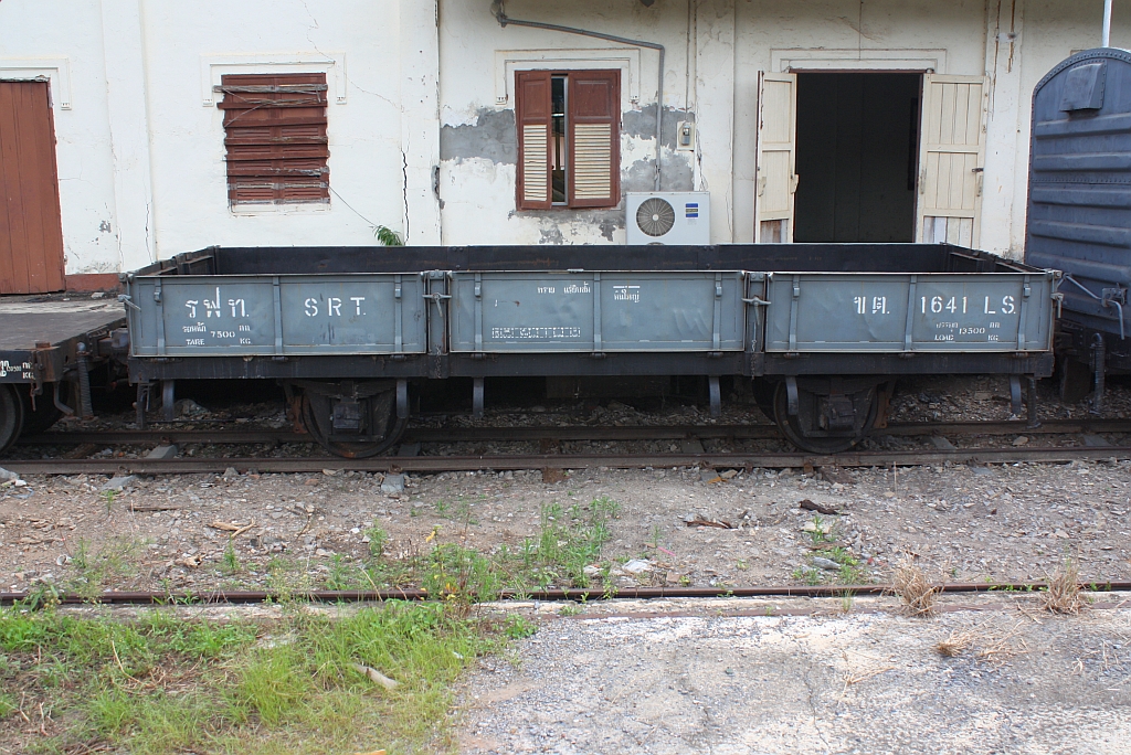 ข.ต.1641 (ข.ต. =L.S./Low Sided Wagon) am 25.Oktober 2010 im Bf. Thung Song Junction.