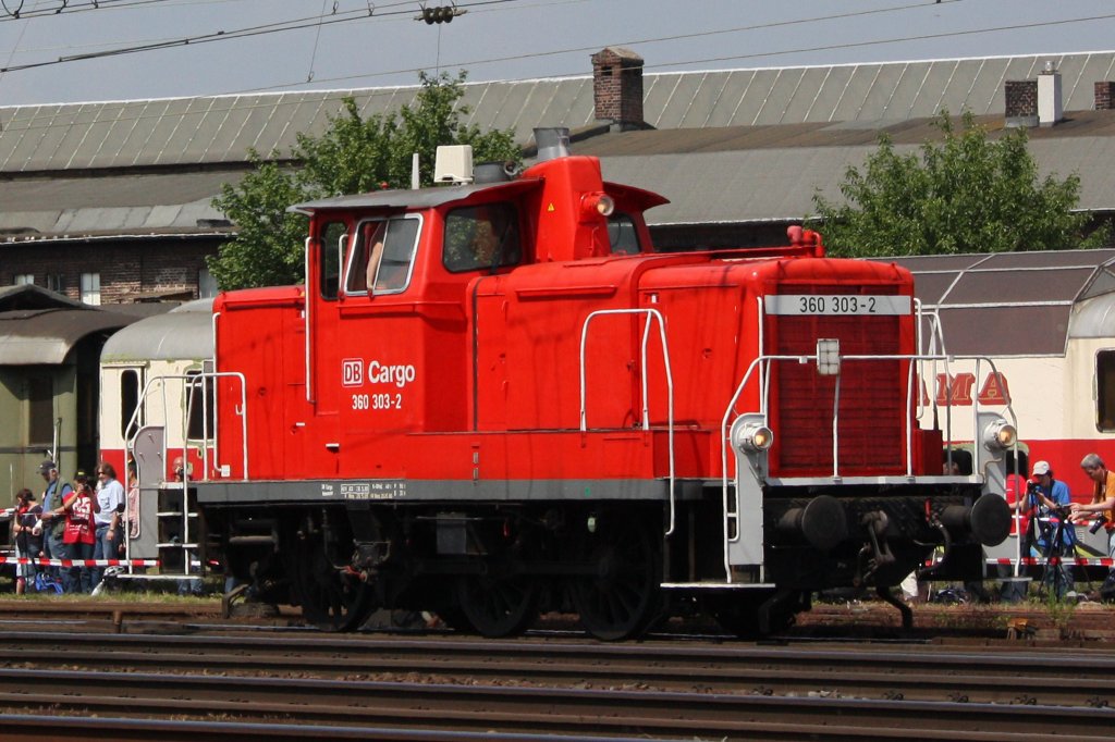 360 303 am 21.5.11 bei der Lokparade in Koblenz-Ltzel.