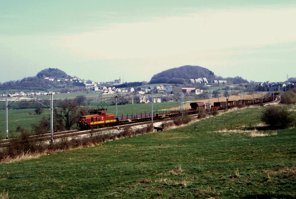 3602 bei Belvaux im Sden Luxembourgs, 19.03.1990.