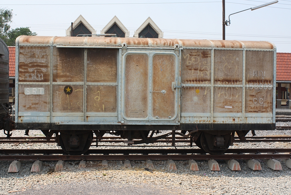 ตญ.150339 (ตญ.=C.G./Covered Goods Wagon, Bauj. 1964, La Brugeoise et Nivelles - Belgien) am 13.März 2012 im Bf. Lopburi.