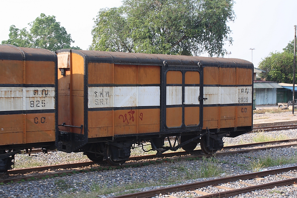 ต.ญ.2909 (ต.ญ.=C.G./Covered Goods Wagon) am 13.März 2012 im Bf. Paknam Pho.

 
