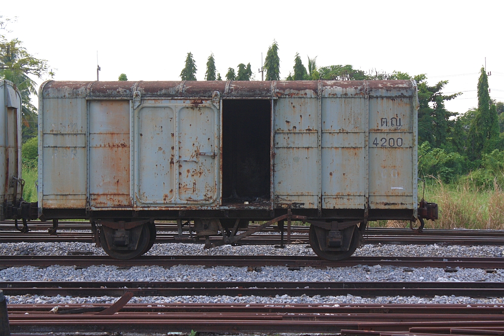 ต.ญ.4200 (ต.ญ.=C.G./Covered Goods Wagon) am 26.Oktober 2011 im Bf. Uttaradit.