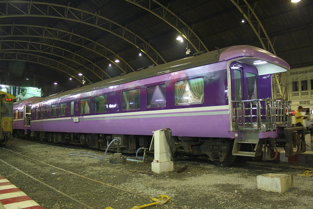 บจพ.ป.??? (บจพ.ป. =ARS/Air-Conditioned Reserved Saloon) am 07.Mai 2012 im Bf. Hua Lamphong. 

