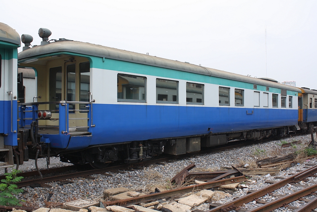 บจพ.ป.2 (บจพ.ป.=ARS./Air-Conditioned Reserved Saloon) am 16.März 2011 im Bf. Hua Lamphong. Die Wagen der Gattung ARS können von jedermann gemietet werden, und werden dann an den gewünschten Planzug als letztes Fahrzeug gereiht.
