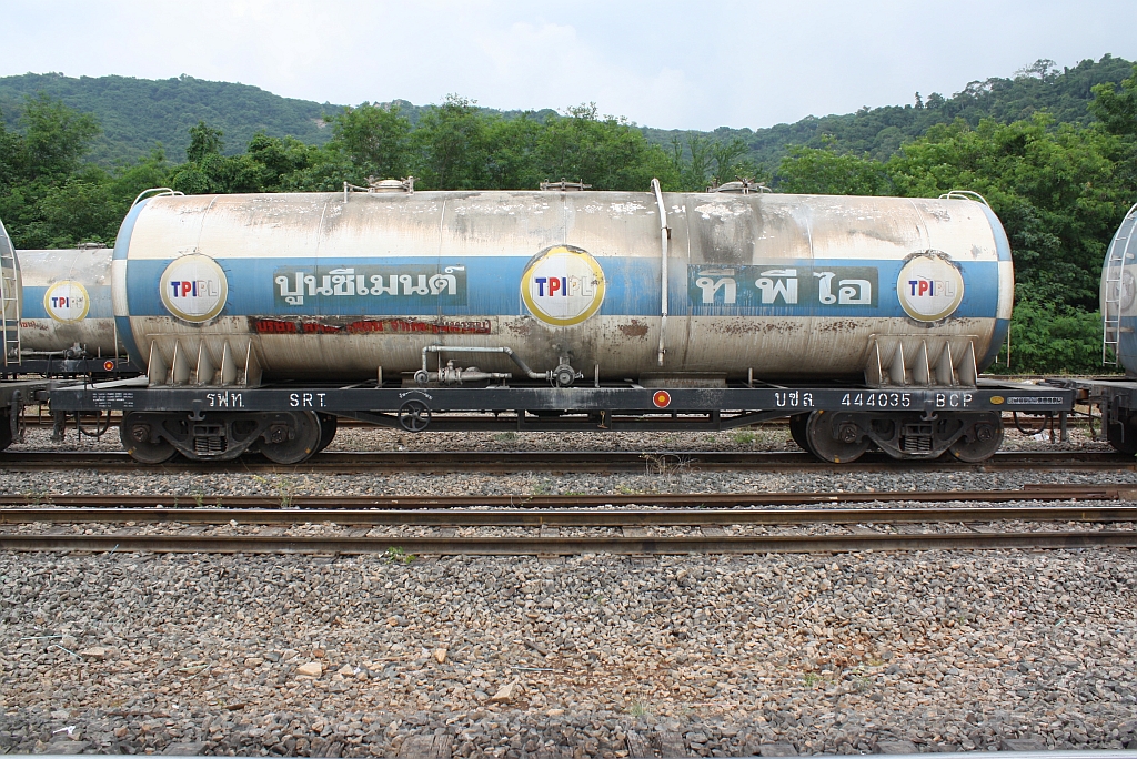บ.ซ.ล.444035 (บ.ซ.ล. =B.C.P./Bogie Cement Pressure Discharge Wagon) am 23.August 2010 in der Hin Lap Station.