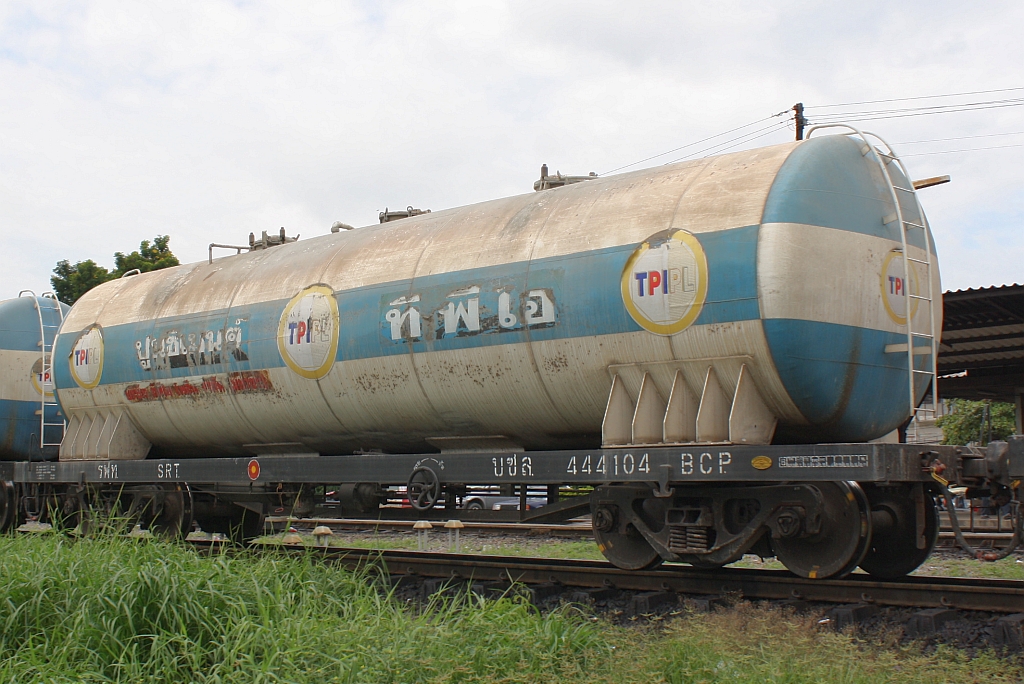 บ.ซ.ล.444104 (บ.ซ.ล. =B.C.P./Bogie Cement Pressure Discharge Wagon) am 22.August 2010 in der Ayuttaya Station.