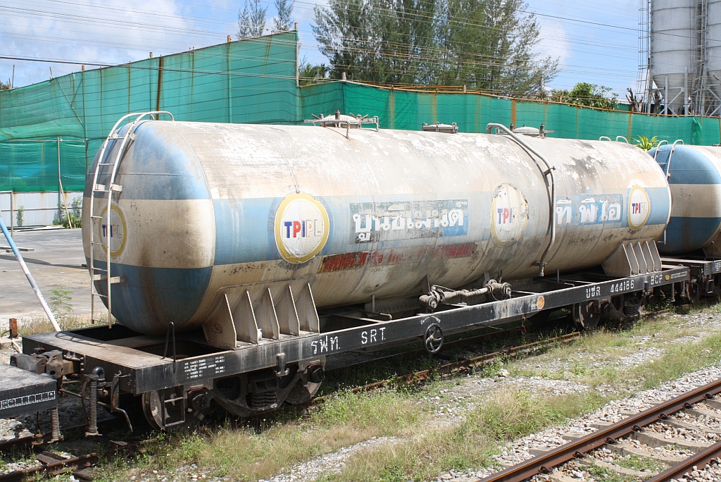 บ.ซ.ล.444186 (บ.ซ.ล. =B.C.P./Bogie Cement Pressure Discharge Wagon) am 24.August 2011 in der Na San Station.