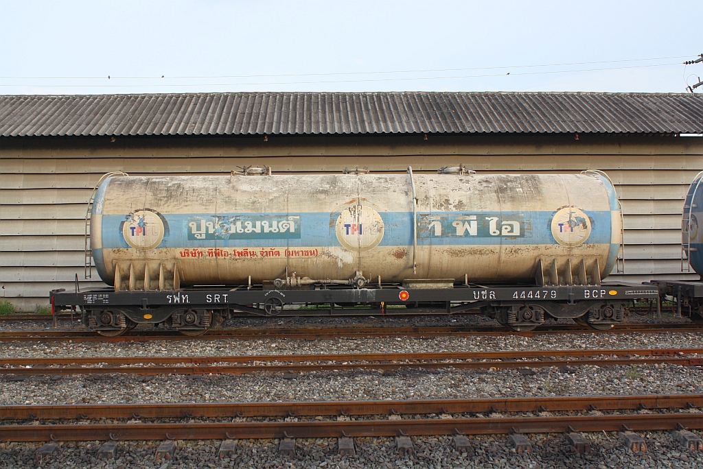 บ.ซ.ล.444479 (บ.ซ.ล. =B.C.P./Bogie Cement Pressure Discharge Wagon) am 18.Juni 2011 in der Kaeng Khoi Junction.