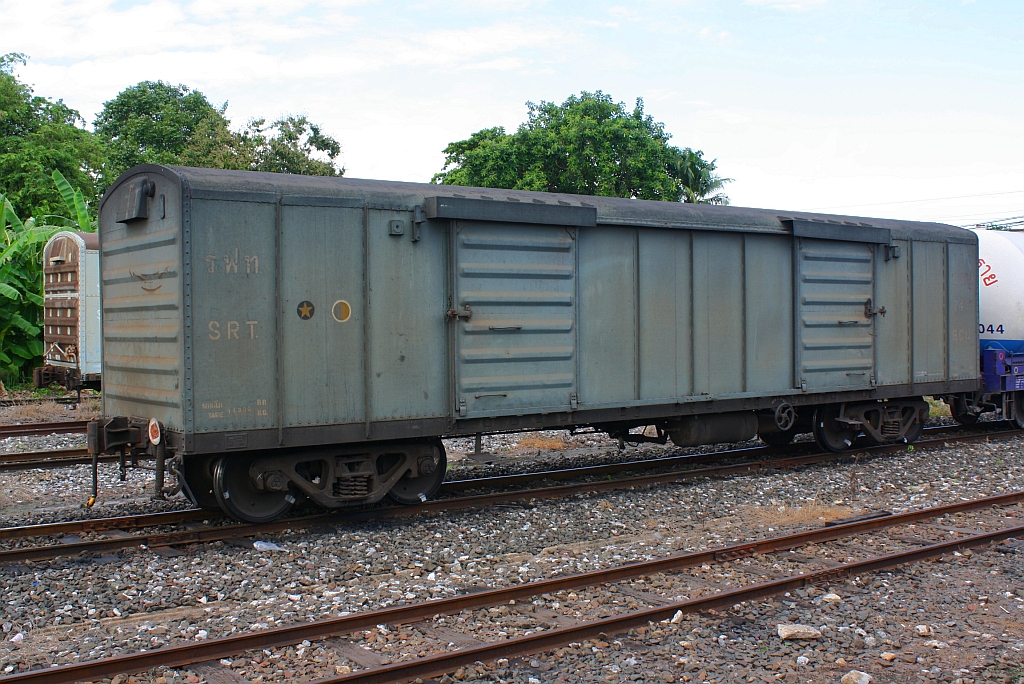 บ.ต.ญ. 749 (บ.ต.ญ.=B.C.G./Bogie Covered Goods Wagon) am 16.Juni 2011 im Bf. Nakhon Ratchasima.