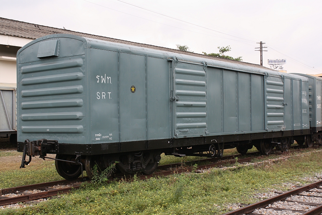 บ.ต.ญ.30251 (บ.ต.ญ.=B.C.G./Bogie Covered Goods Wagon) am 11.Jänner 2011 im Bf. Chiang Mai.