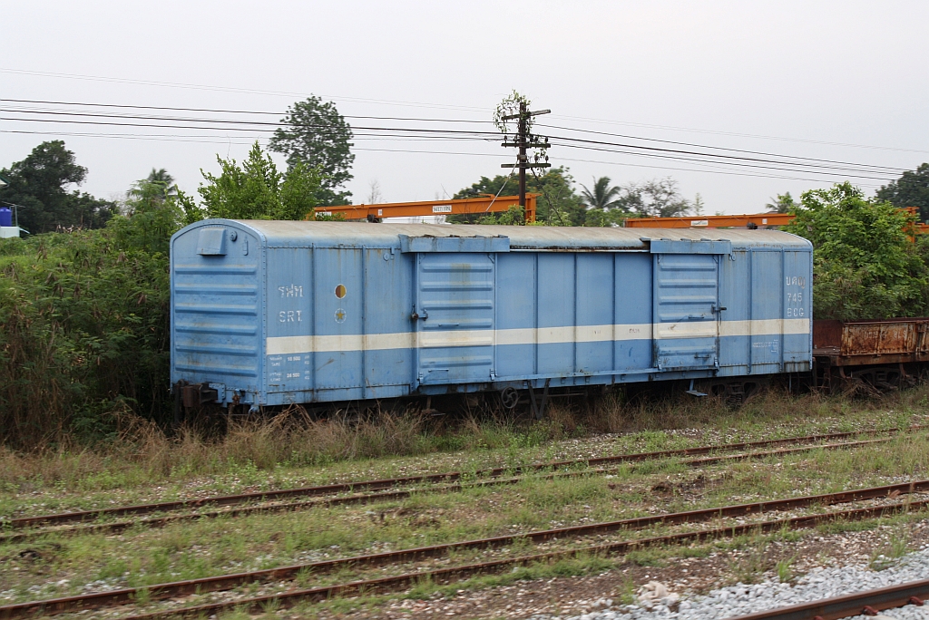 บ.ต.ญ.745 (บ.ต.ญ.=B.C.G./Bogie Covered Goods Wagon) am 17.März 2011 im Bf. Si Racha Junction.