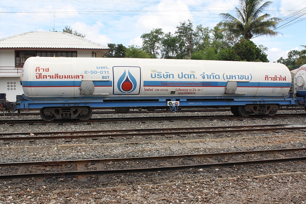 บทก. 2-50-011 (บทก.= BGT./Bogie Gas Tank Wagon, Hyundai - Korea, Bauj. 1996) am 13.Juni 2011 im Bf. Pak Chong.

