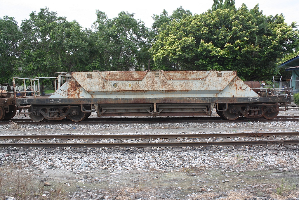 บ.ท.ข. 35 (บ.ท.ข. =B.H.W./Bogie Hopper Wagon, Talbot - Aachen, Bauj. 1975) am 15.Juni 2011 im Bf. Nakhon Ratchasima.