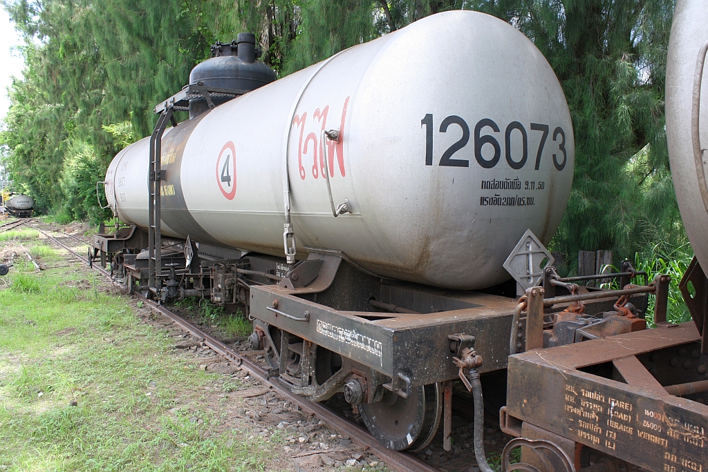 บ.ท.ค.126073 (บ.ท.ค. =B.O.T./Bogie Oil Tank Wagon) am 16.Juni 2011 im Bf. Khon Kaen.