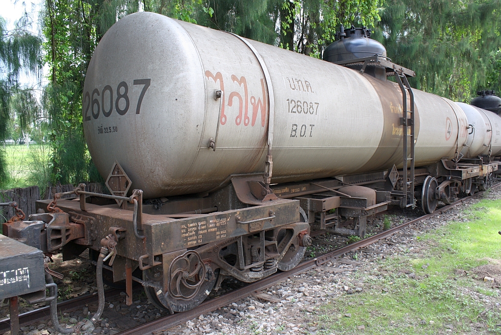 บ.ท.ค.126087 (บ.ท.ค. =B.O.T./Bogie Oil Tank Wagon) am 16.Juni 2011 im Bf. Khon Kaen.