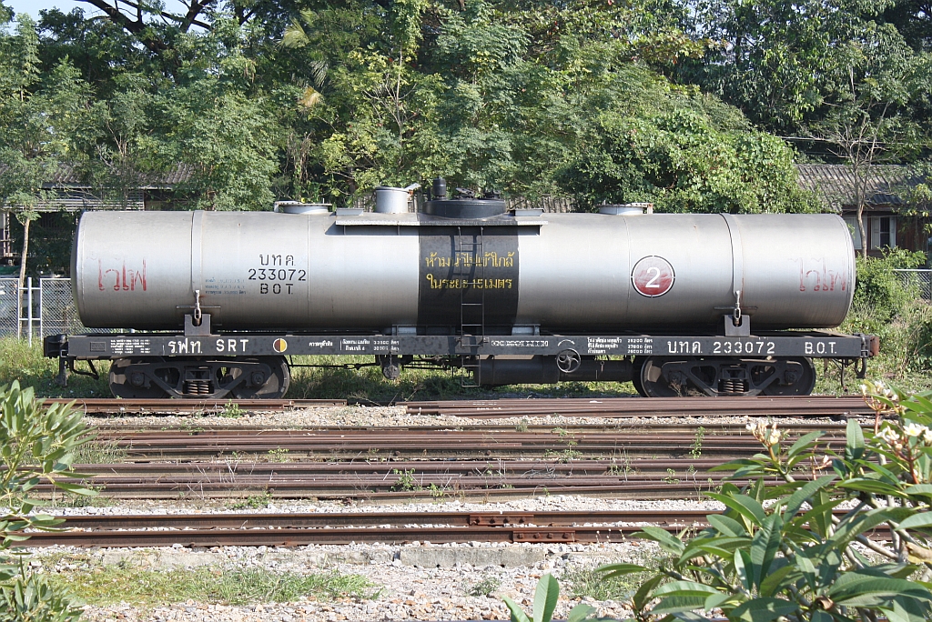 บ.ท.ค.233072 (บ.ท.ค. =B.O.T./Bogie Oil Tank Wagon) am 06.Jänner 2011 im Bf. Chiang Mai.