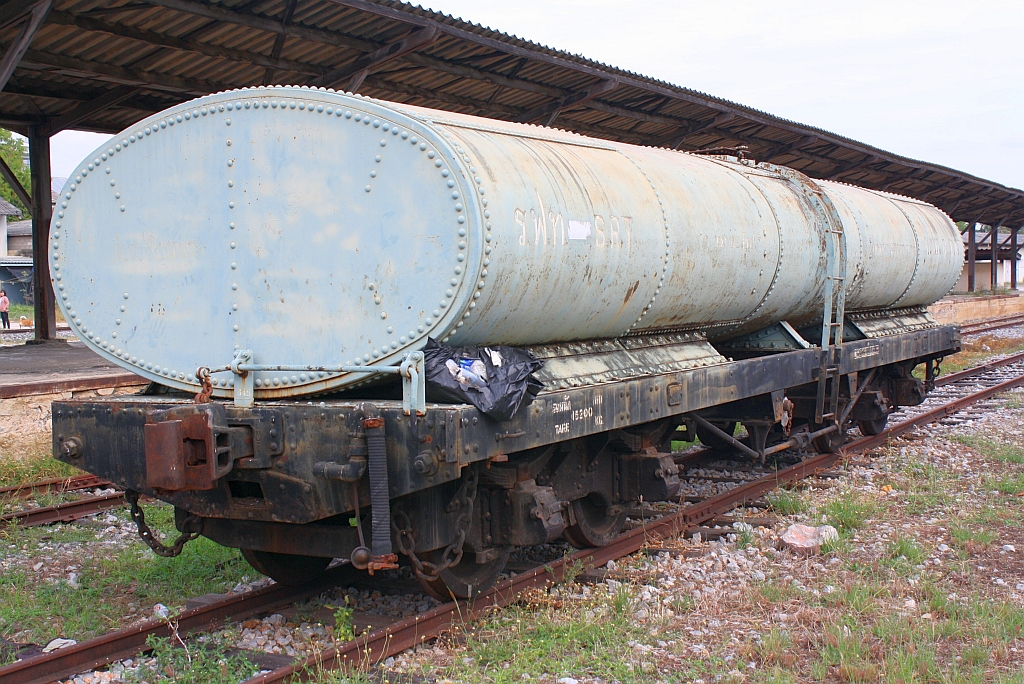 บ.ท.น.6 (บ.ท.น. =B.W.T./Bogie Water Tank Wagon) am 08.Jänner 2011 in der Nakhon Lampang Station.
