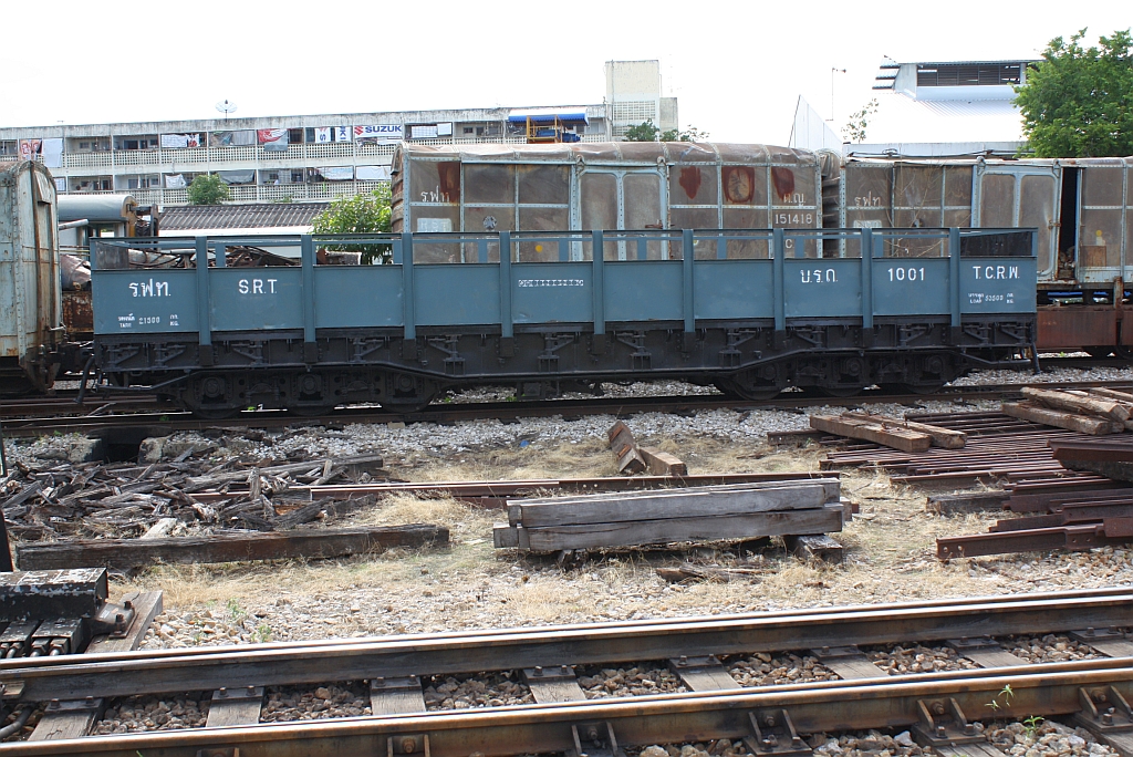 บ.ร.ถ. 1001 (บ.ร.ถ.=T.C.R.W/Tank Carrier Rail Wagon, Gloucester Passenger Car Company, 1966) am 28. Oktober 2010 in der Hat Yai Junction.