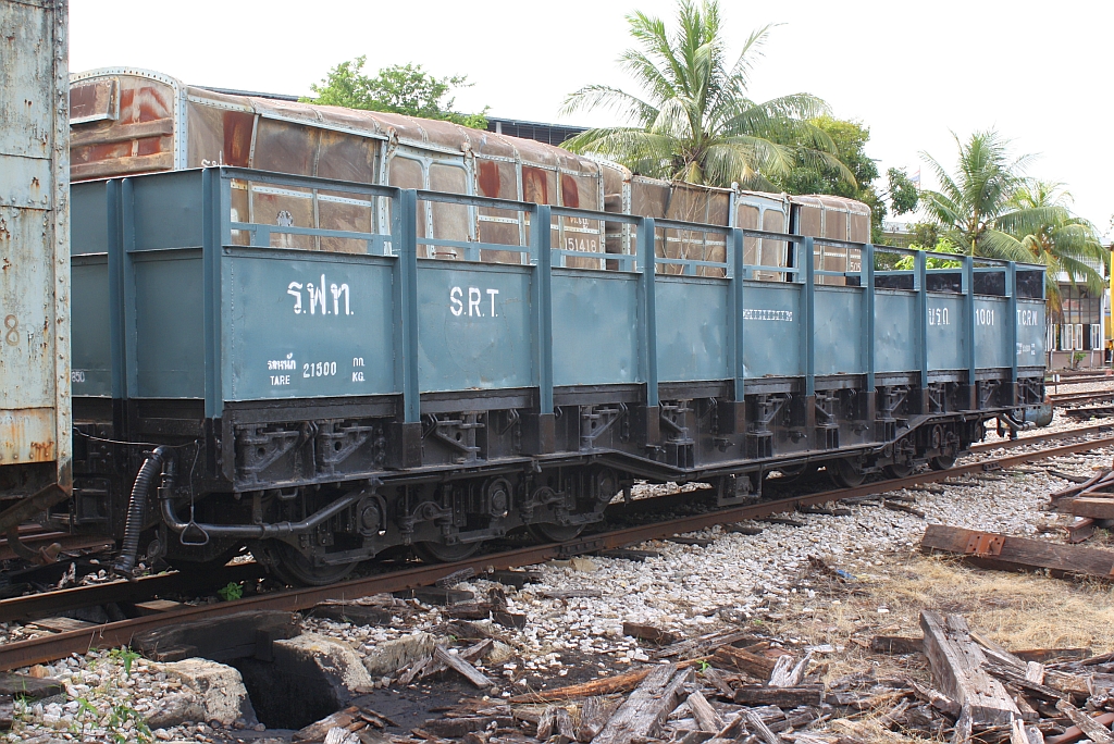 บ.ร.ถ. 1001 (บ.ร.ถ.=T.C.R.W/Tank Carrier Rail Wagon, Gloucester Passenger Car Company, 1966) am 28. Oktober 2010 in der Hat Yai Junction.