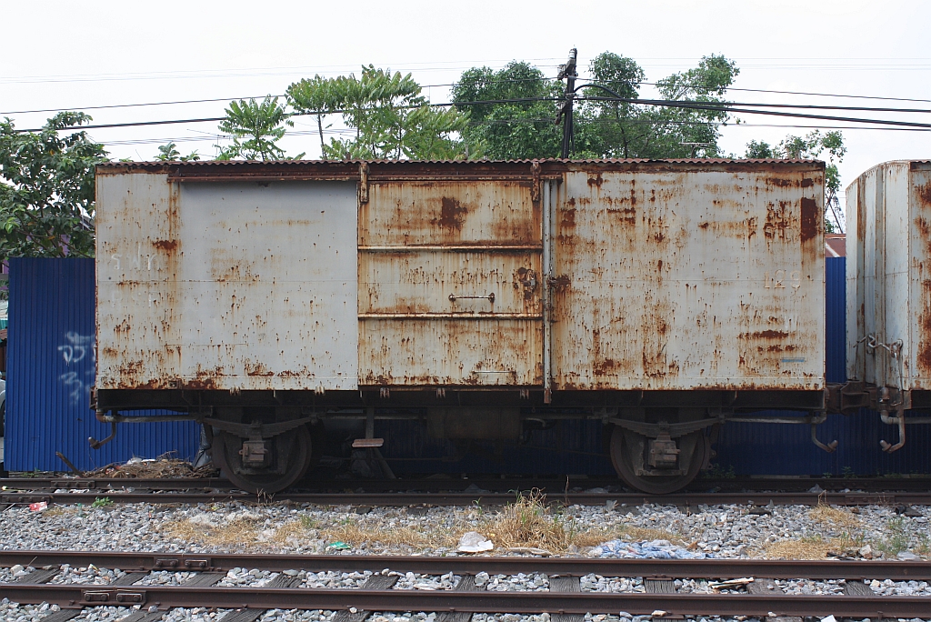 ร.ก. 129 (ร.ก. = S.W./Salt Wagon, Bauj. 1960, Yusoki Kogyo - Japan) am 15.November 2012 abgestellt im Bf. Thon Buri.