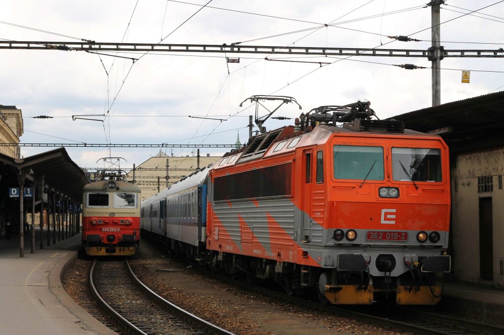 362 019-2  mit R 869 „Punkva“ Praha Hlavn Ndra-Brno Hlavn Ndra auf Bahnhof Brno Hlavn Ndra am 29-5-2013.