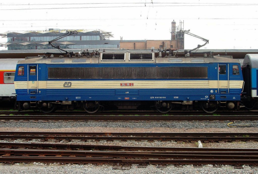 362 118 auf der Hbf. Praha Sm�chov am 2012:04:19.