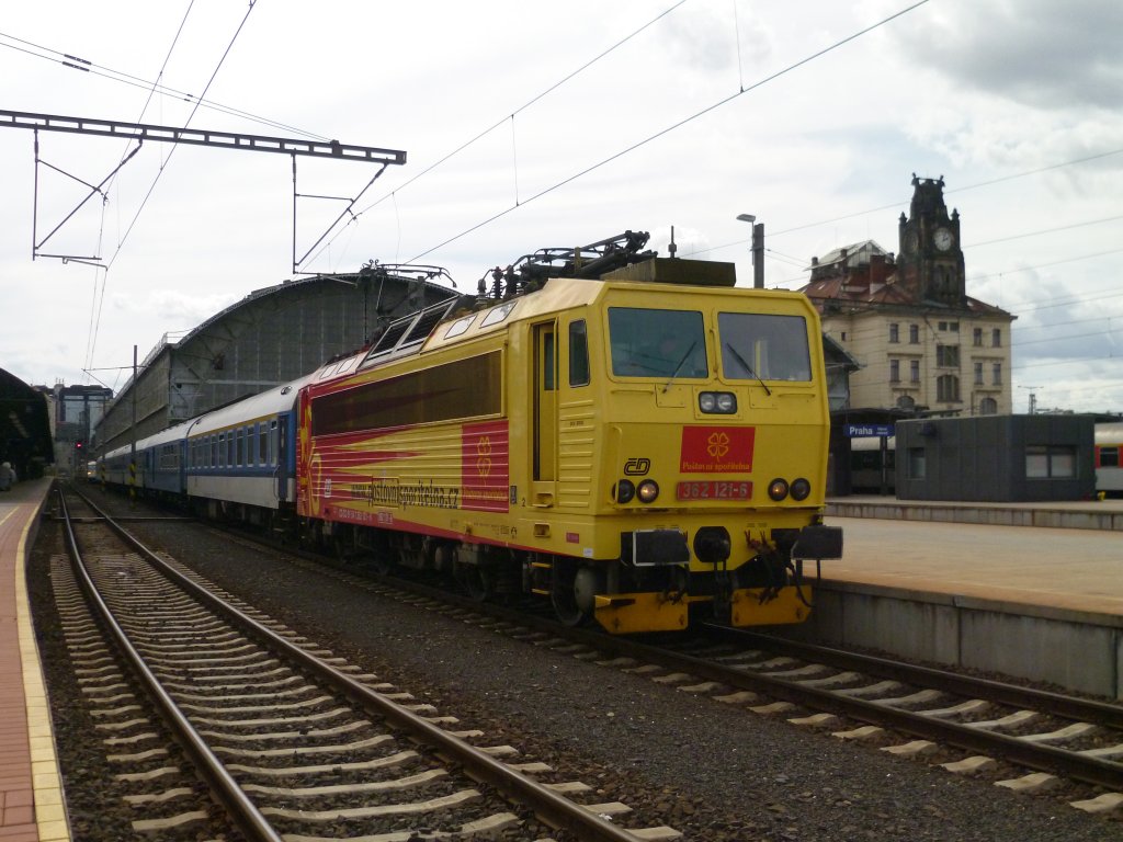 362 121-6 steht am 26.08.12 in Praha hl.n. zur Abfahrt bereit.