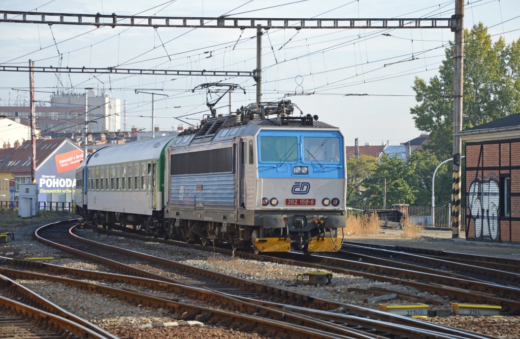 362 159-6 ČD mit Fernzug R 865 „Petrov“ Prag - Brno hl. n./Brnn Hbf. fhrt in den Zielbahnhof ein; 04.10.2012 