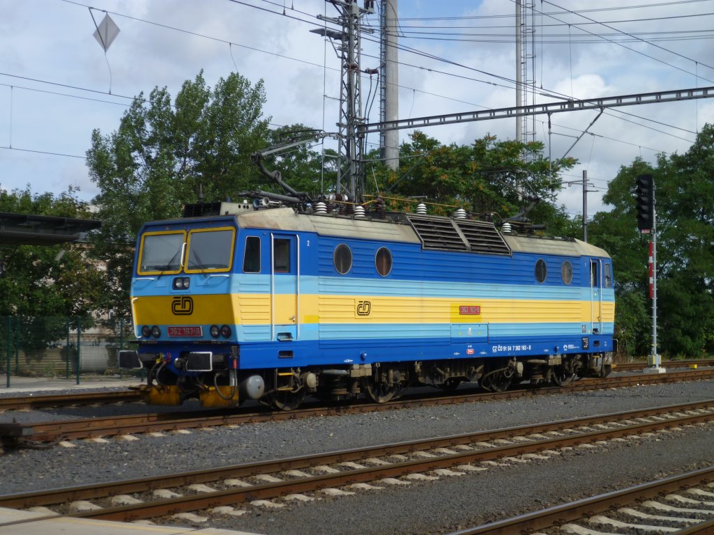 362 163-8 hat am 26.08.12 in Praha hl.n. Wochenendruhe.