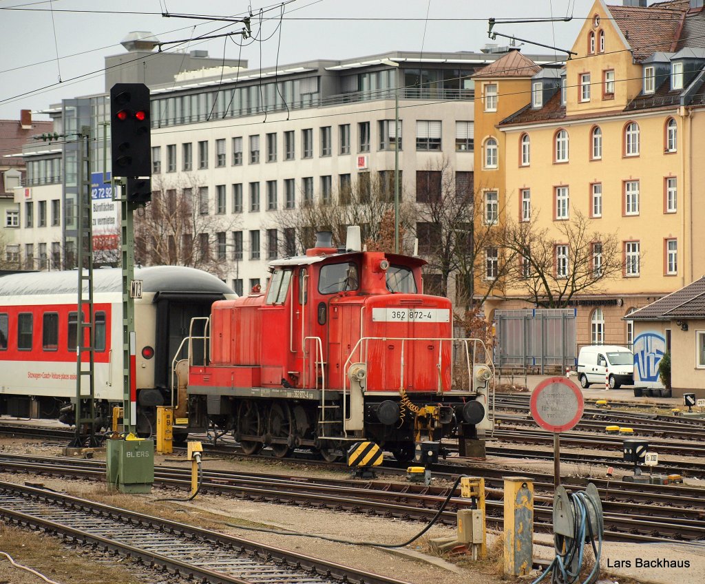 362 872-4 ruht am 21.03.10 in Mnchen-Ost am Auto/Nachtzugterminal, bevor sie am Abend wieder fleiig Urlaubszge Richtung ganz Europa zusammenstellen wird.